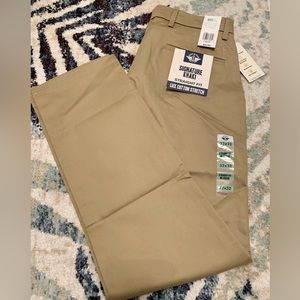 NWT Dockers Signature Khaki Straight Fit Lux Cotton Pants